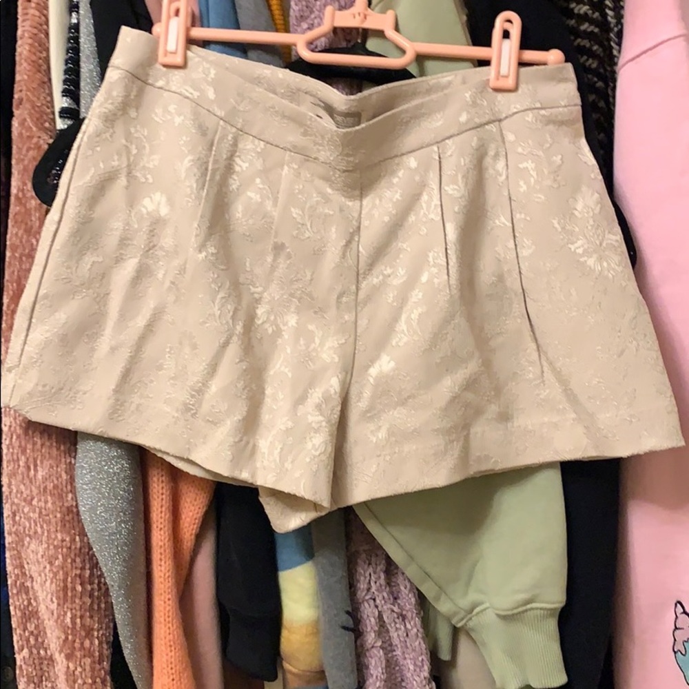 Forever 21 beige shorts S